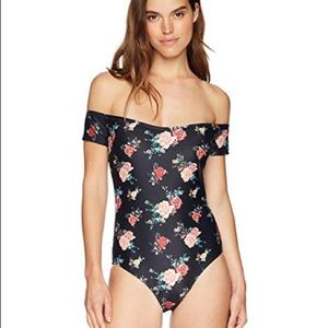 Mae off the shoulder swimsuit!